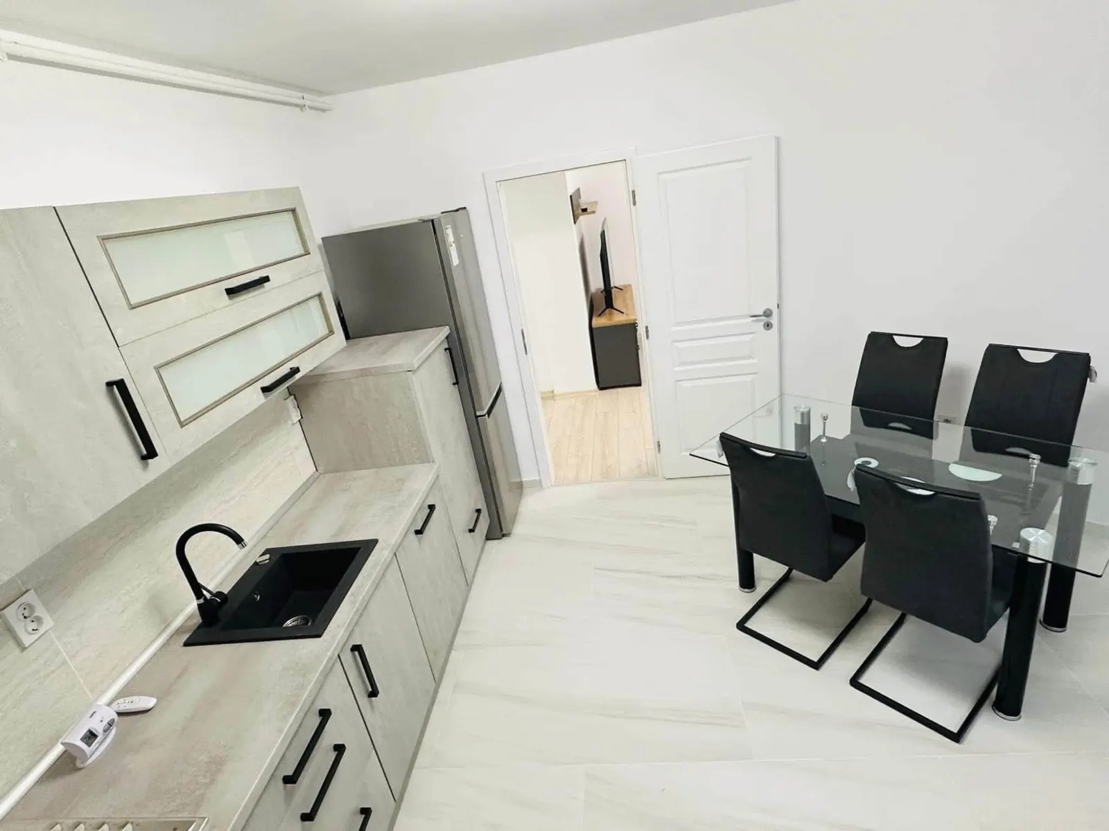 Apartament cu 2 camere , 2 locuri de parcare , full decomandat !, Giroc – foto 4